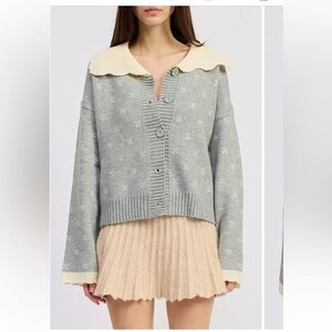 Jacqui E Gray Knit Sweater with Cream Folded Collar
